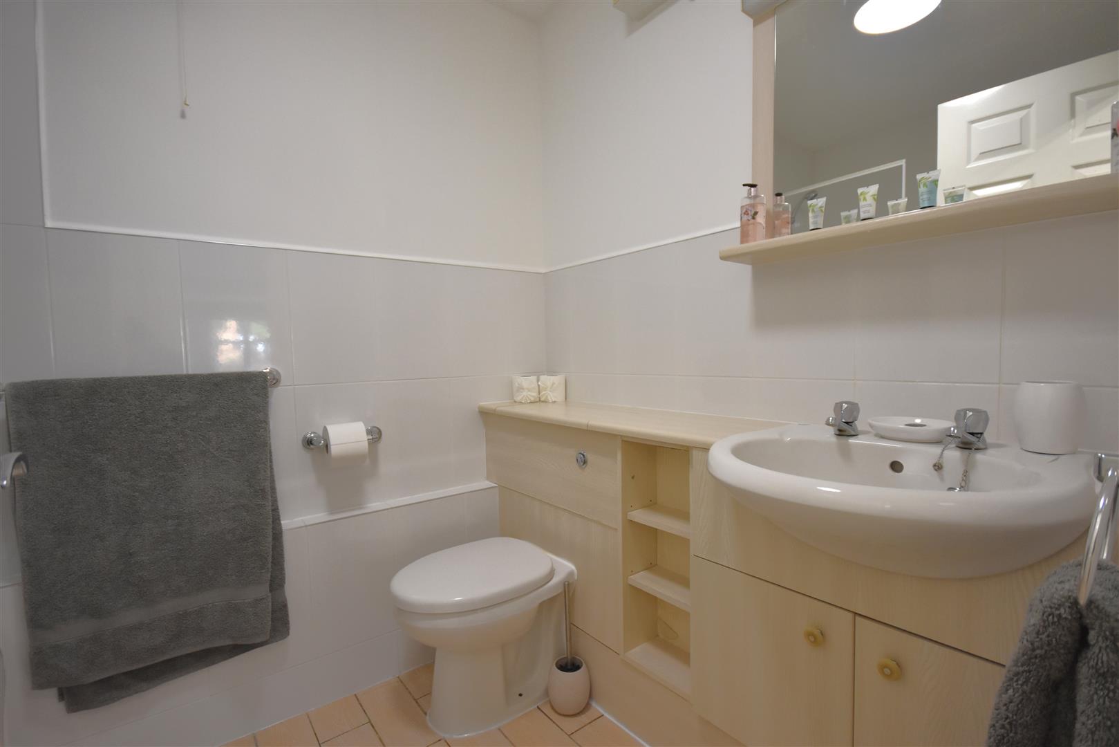 33, Alexandra Court, Penarth, Vale of Glamorgan, CF64 3LA